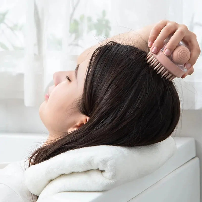 Brosse de bain en silicone souple pour animaux de compagnie avec distributeur de shampoing, massage doux pour le toilettage, les livres, la fourrure et les cheveux, 1PC